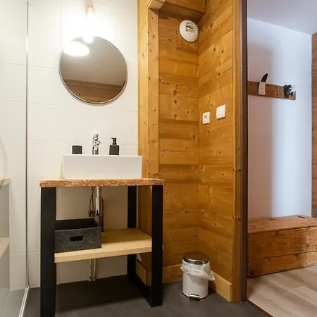 فندق مبيت وإفطار Les 9 Neves, Restaurant & D'hotes 3*