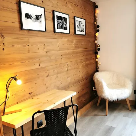 Les 9 Neves, Restaurant & D'hotes فندق مبيت وإفطار 3*